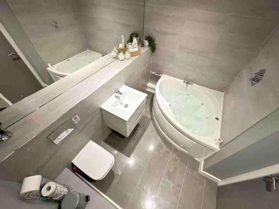 Align Lux Apartments, Liverpool City Centre Bagian luar foto
